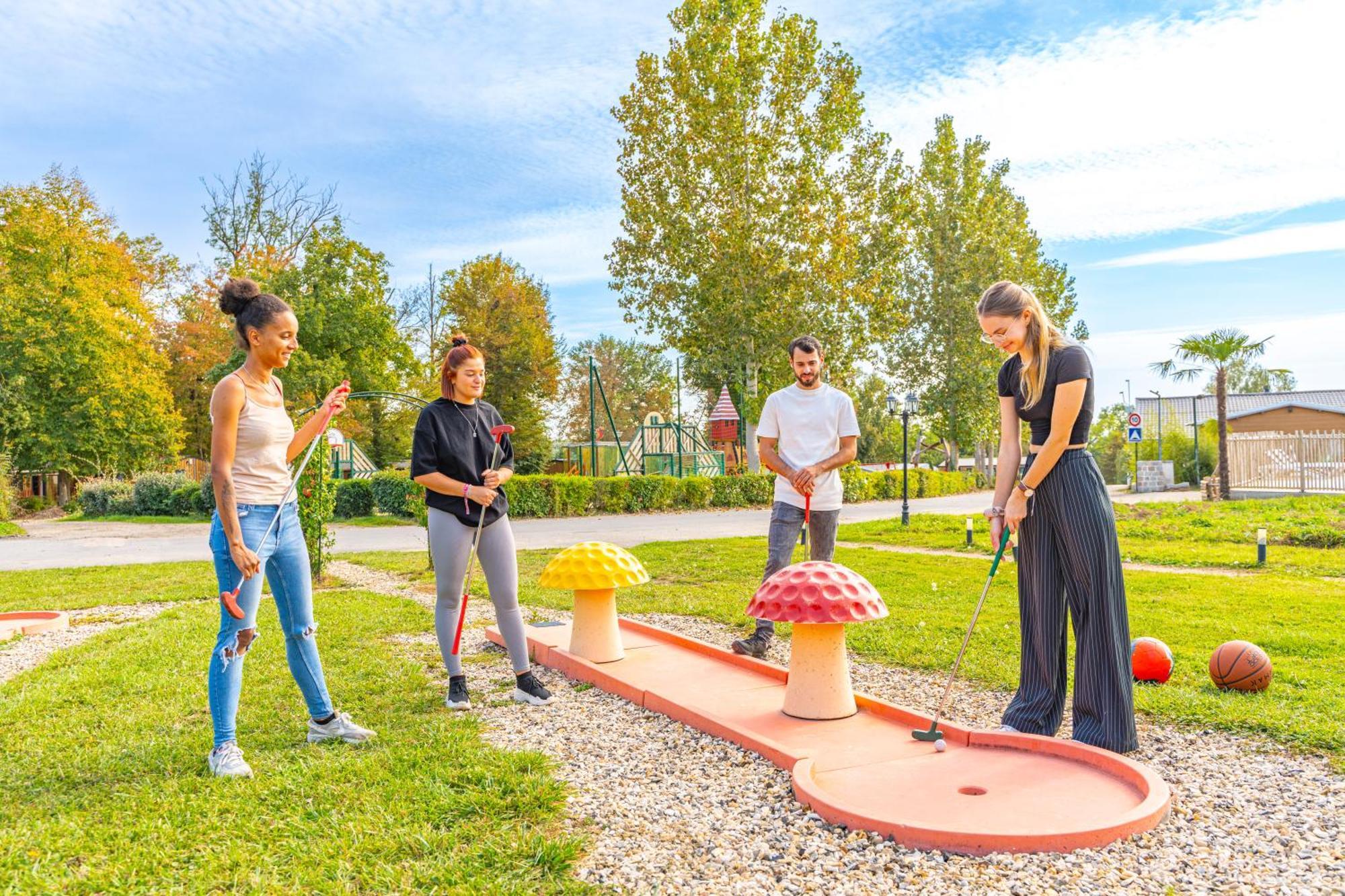 Camping Le Parc De Paris Villevaudé Eksteriør billede