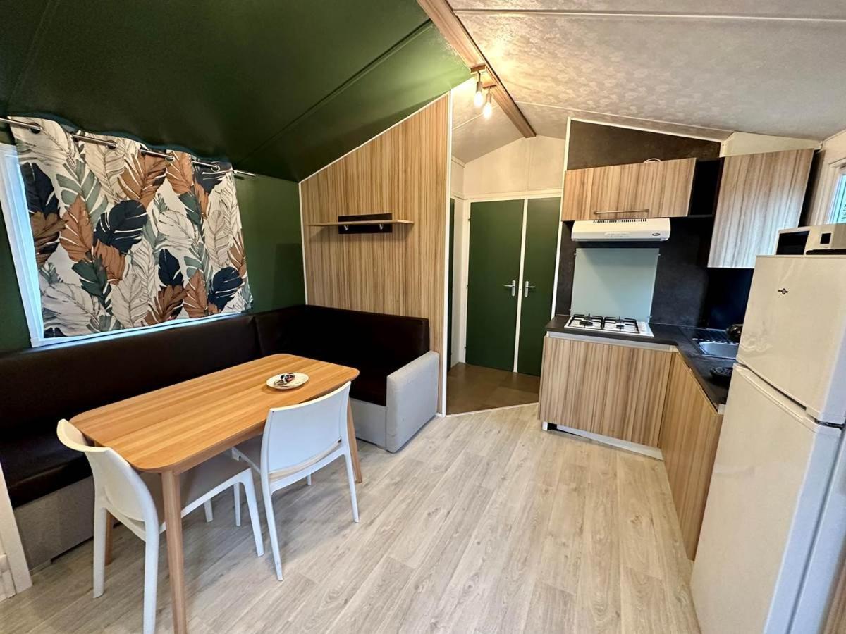 Camping Le Parc De Paris Villevaudé Værelse billede